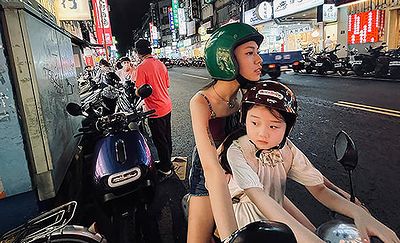08左利きの少女