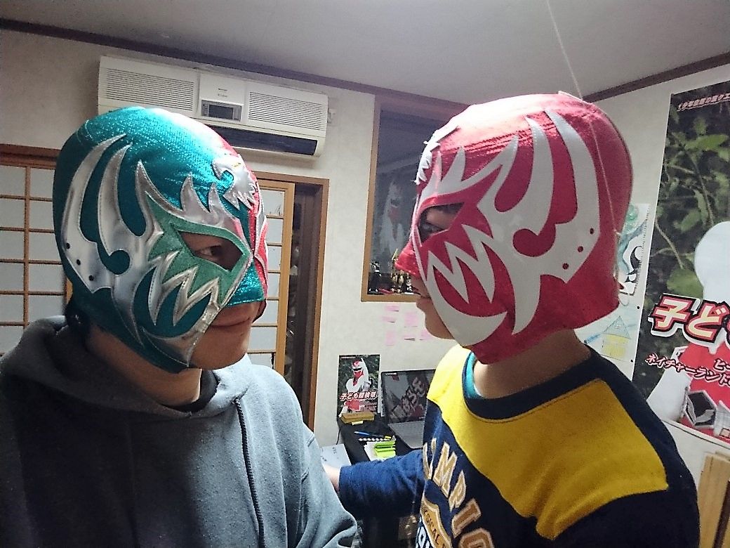 アステカ選手の緑赤のハーフマスクゲット 4枚目 お坊さんのプロレスコラム アステカ選手の緑赤のハーフマスクゲット 4枚目 お坊さんのプロレスコラム