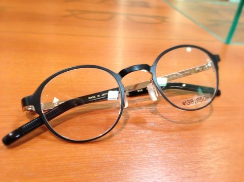 シートメタルボストンタイプの“BOB” : 眼鏡専門店「Syozo ショウゾウ」