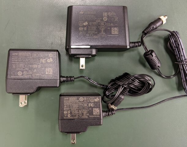 ATEM Miniシリーズって機能だけじゃなくてACアダプターにも差が