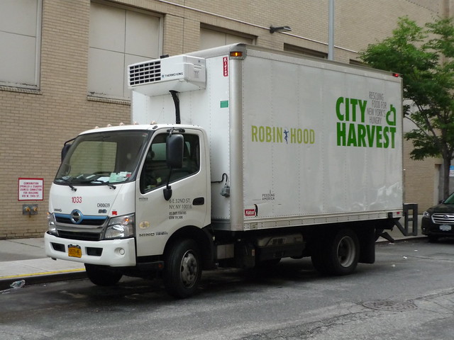 上司「おう新人、この2トントラックで～～～まで配達行ってこい」新人「おかのした」