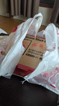 ピザハットMサイズ810円だぞ（※画像あり）のサムネイル