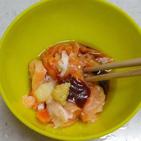 サーモンユッケ (2)