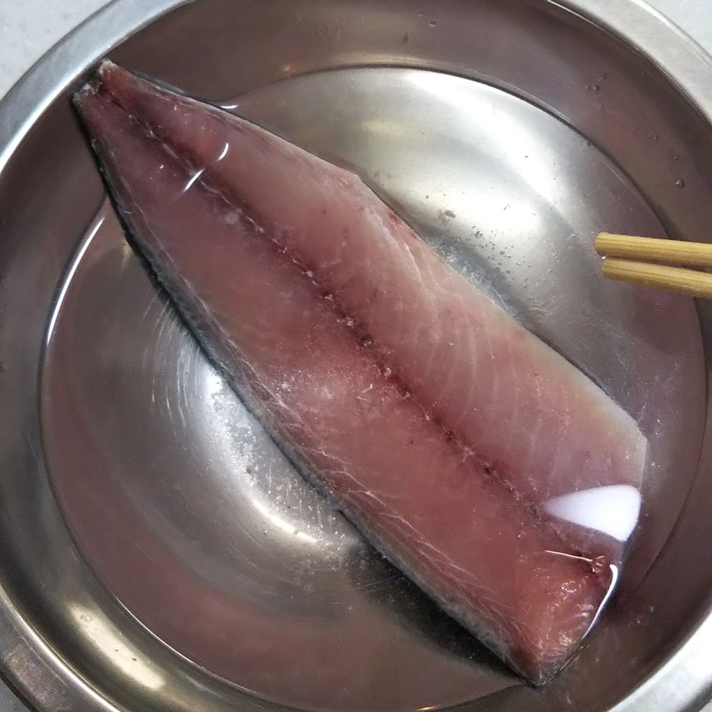 簡単 ポリ袋でしめ鯖 秋なので 秋鯖を〆てみました 基本のしめ鯖 冷凍でアニサキスも怖くないかも Syuntaroの 食の荒野を彷徨う 簡単 ポリ袋でしめ鯖 秋なので 秋鯖を〆てみました 基本のしめ鯖 冷凍でアニサキスも怖くないかも Syuntaroの 食の荒野を彷徨う