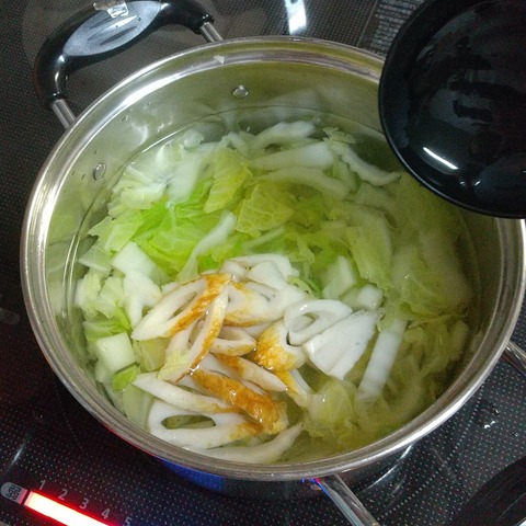 竹輪と白菜のお味噌汁 (2)