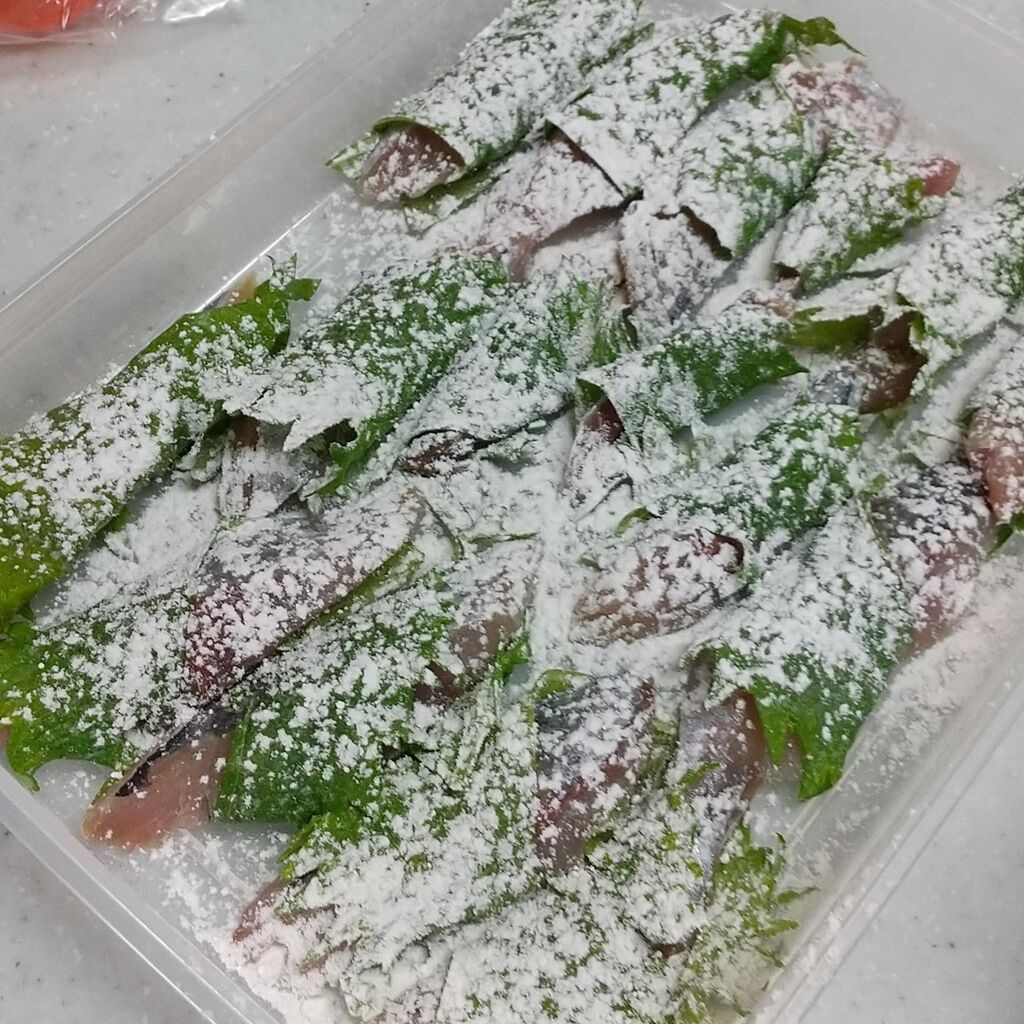 刺身用の三枚おろしで手間いらず 鯵のシソ巻き天 節約 赤ムロアジ シソ 天ぷら粉 Syuntaroの 食の荒野を彷徨う 刺身用の三枚おろしで手間いらず 鯵のシソ巻き天 節約 赤ムロアジ シソ 天ぷら粉 Syuntaroの 食の荒野を彷徨う