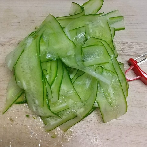 ひらひら胡瓜のキムチ和え (2)