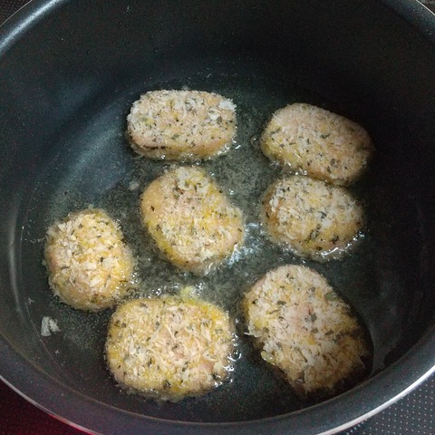 魚肉ソーセージバジルパン粉揚げ (1)