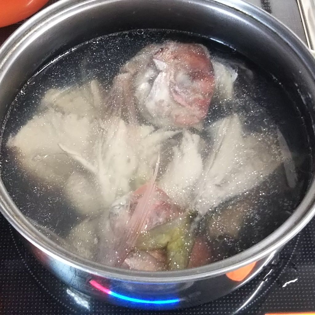 丸魚を余さずいただく 今回はあら汁に挑戦 Syuntaroの 食の荒野を彷徨う 丸魚を余さずいただく 今回はあら汁に挑戦 Syuntaroの 食の荒野を彷徨う