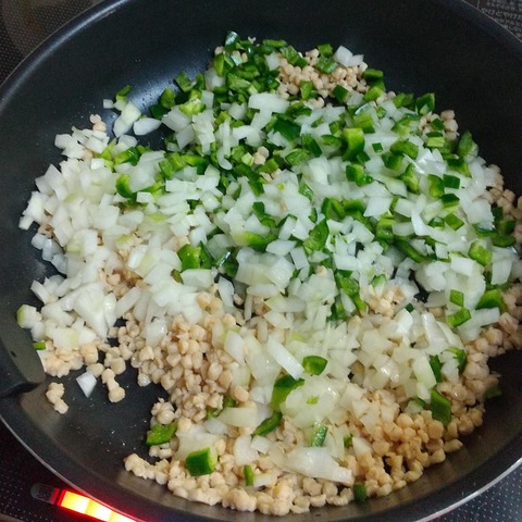 ひき肉とトマトのバジル炒め4