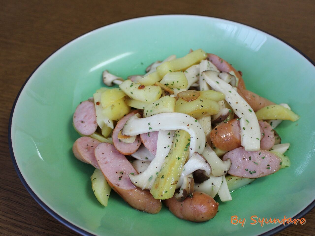 じゃがいもがガシガシしない じゃがいもとソーセージの炒め物 エリンギ入り ジャーマンポテト風 レンチン下ごしらえ Syuntaroの 食の荒野を彷徨う