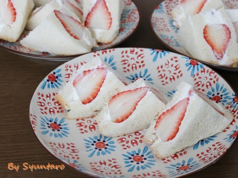 いちごたっぷりフルーツサンド