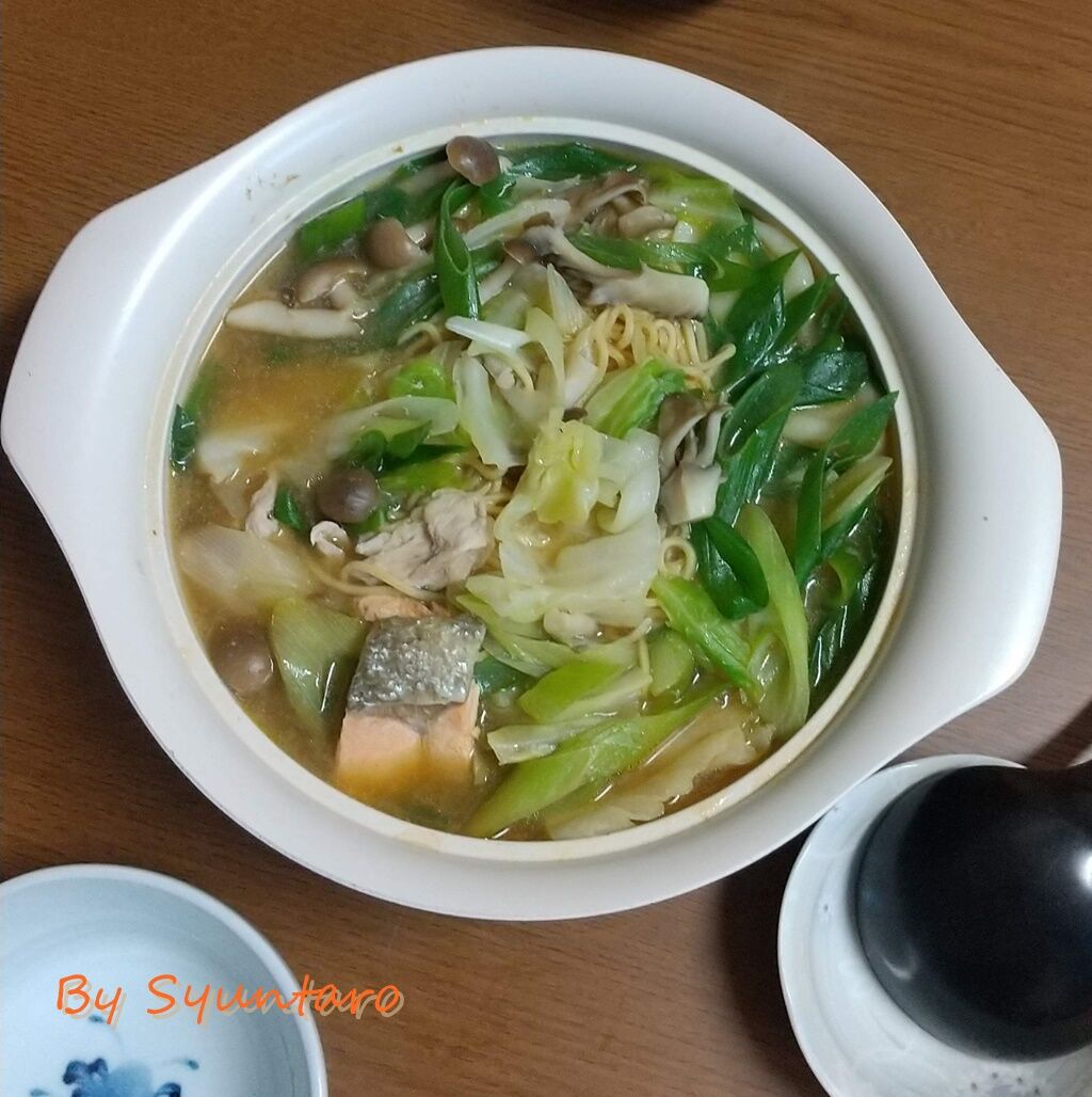 永谷園の煮込みラーメン味噌味を食べてみました 秋鮭とねぎの煮込みラーメン Syuntaroの 食の荒野を彷徨う 永谷園の煮込みラーメン味噌味を食べてみました 秋鮭とねぎの煮込みラーメン Syuntaroの 食の荒野を彷徨う