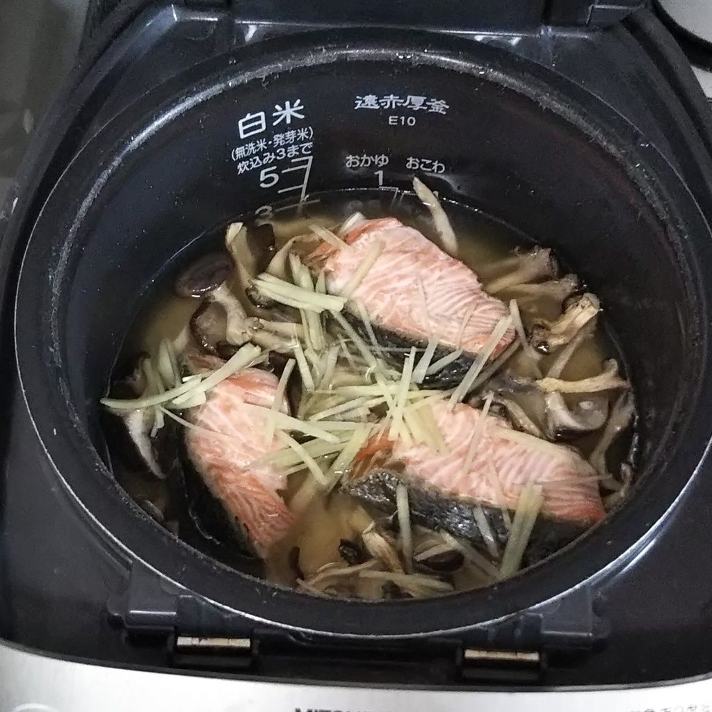 簡単 トースター 炊飯器 ご飯もの 炊飯器で作る 秋鮭とイクラの親子釜飯 炊き込みご飯 ちょっと豪華にイクラを入れて Syuntaroの 食の荒野を彷徨う 簡単 トースター 炊飯器 ご飯もの 炊飯器で作る 秋鮭とイクラの親子釜飯 炊き込みご飯 ちょっと豪華にイクラを入れて Syuntaroの 食の荒野を彷徨う