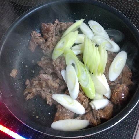 牛肉と長ネギのすき焼き風炒め2