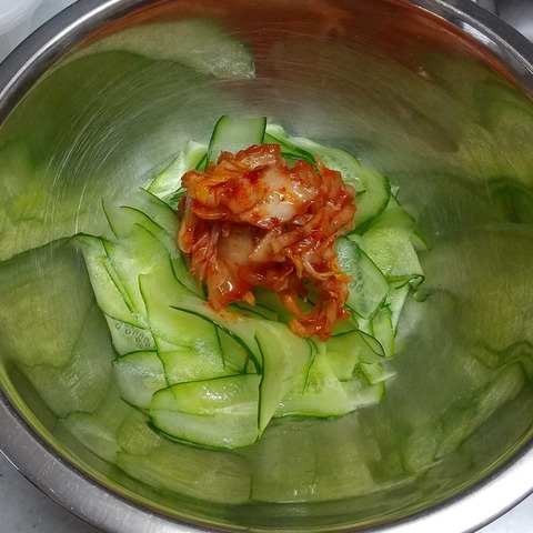 ひらひら胡瓜のキムチ和え (3)