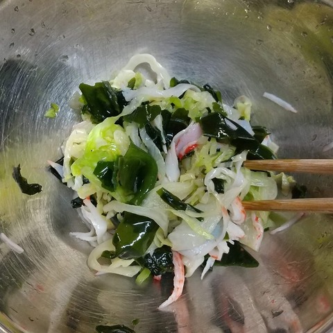 きゃべつとワカメの酢の物1