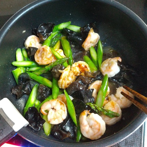 海老とアスパラのオイスターソース炒め (1)