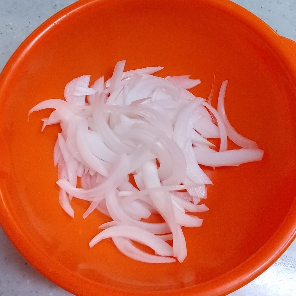 新玉ねぎのオリーブオイル和え 玉ねぎ生食で血液サラサラ 簡単 サラダ Syuntaroの 食の荒野を彷徨う