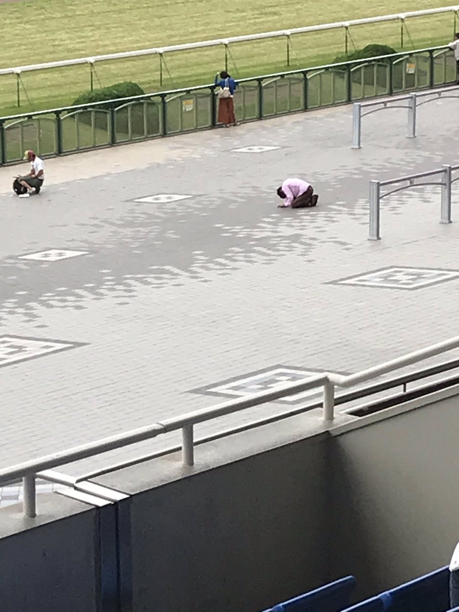 動画 パチンコで全額失ったおっさん 店の前で咽び泣く すろぱち ニュース 動画 パチンコで全額失ったおっさん 店の前で咽び泣く すろぱち ニュース