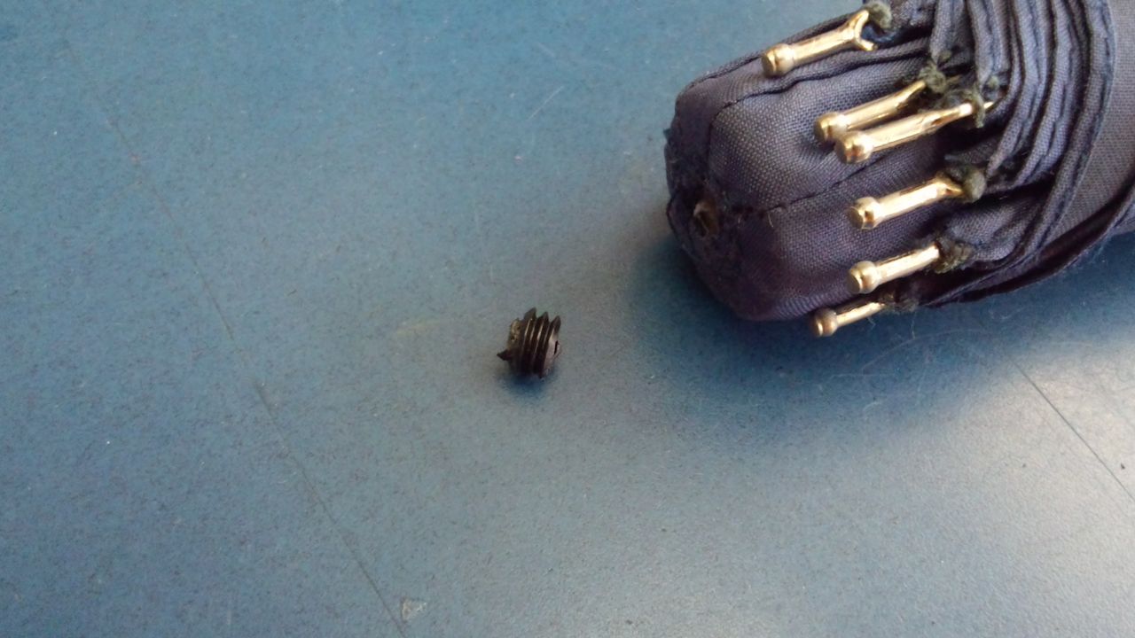 石突きが折れた折りたたみ傘 Repair Shop 修繕屋 石突きが折れた折りたたみ傘 Repair Shop 修繕屋
