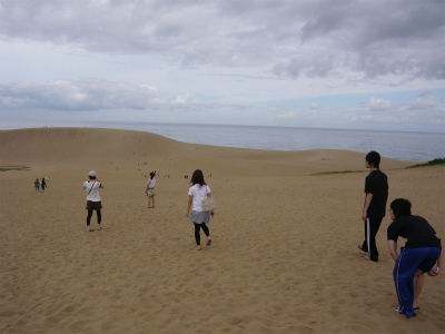 バラク・スポック・オバマとウフーラ中尉が一緒に写真を撮る