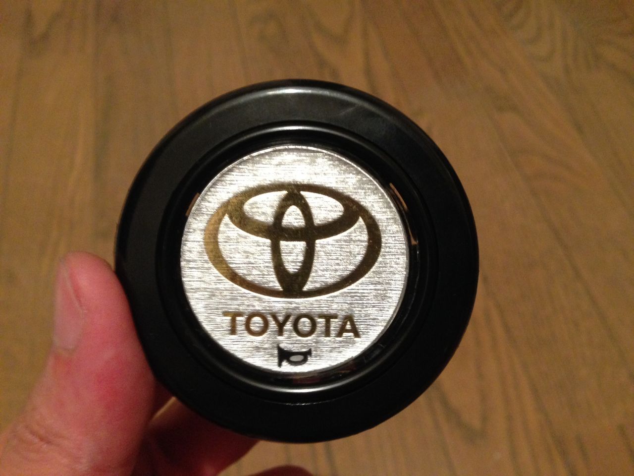 TOM’S トムスホーンボタン　ウッドステアリング TOM'S トムスホーンボタン ウッドステアリング ホーンボタン トヨタ