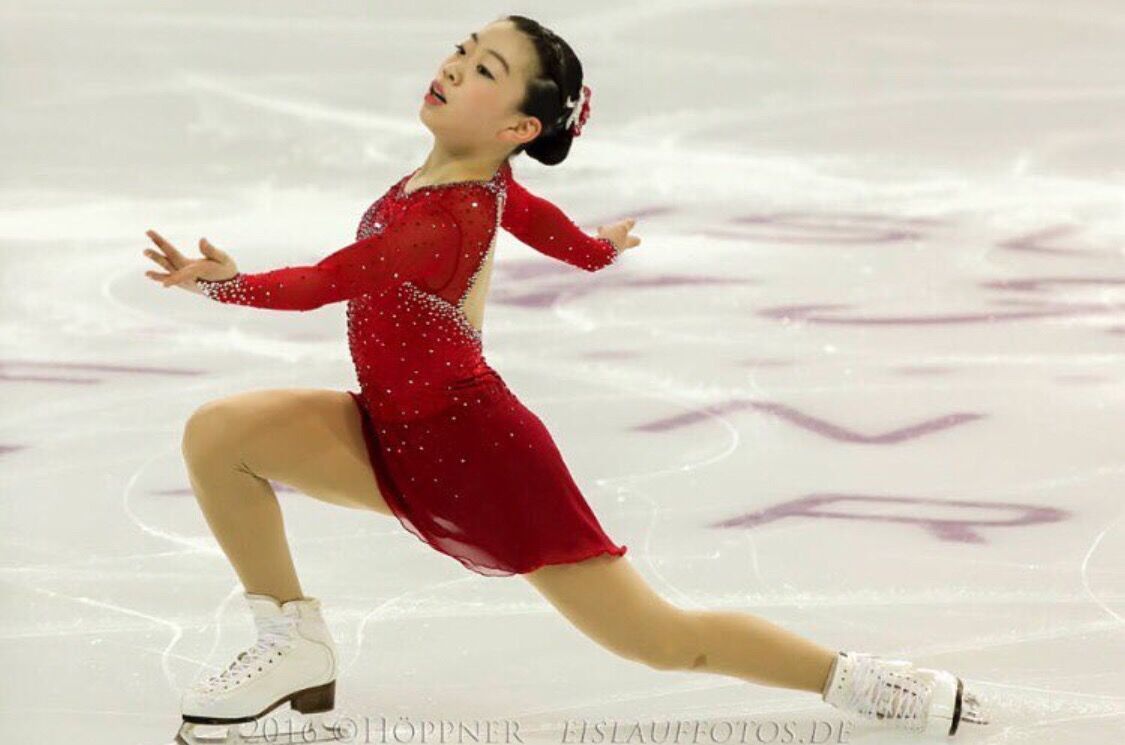 美人 紀平梨花 180度開脚 ッチ 柔らかすぎ そして靴下の文字に絶句 肥満と健康それから美容の情報室