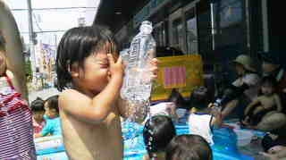 頭から水をかけても平気だよ 立花ひよこ保育園 一時保育