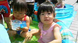 頭から水をかけても平気だよ 立花ひよこ保育園 一時保育