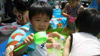 頭から水をかけても平気だよ 立花ひよこ保育園 一時保育