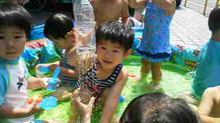 頭から水をかけても平気だよ 立花ひよこ保育園 一時保育