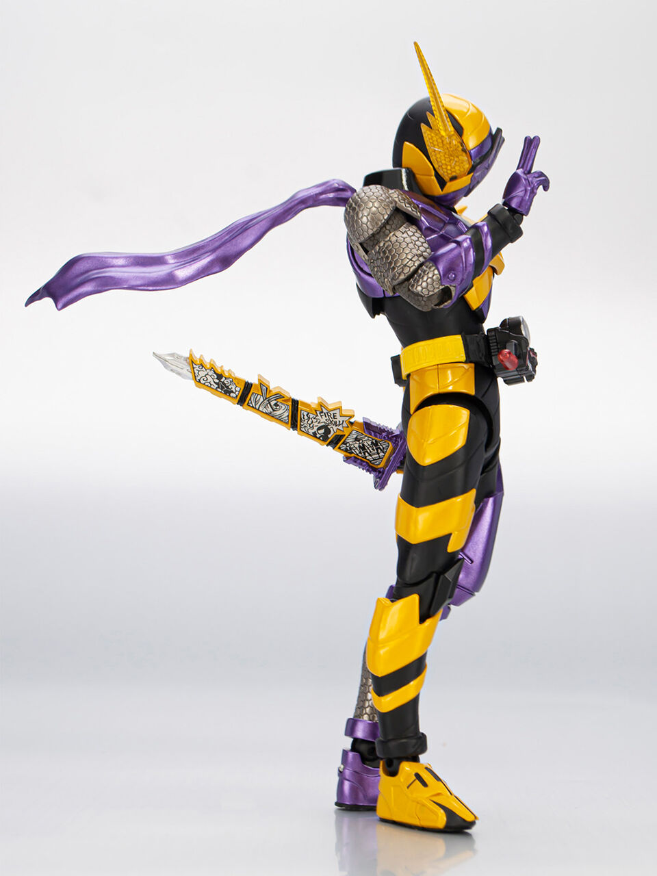 特撮S.H.Figuarts 仮面ライダービルド　ニンニンコミックフォーム