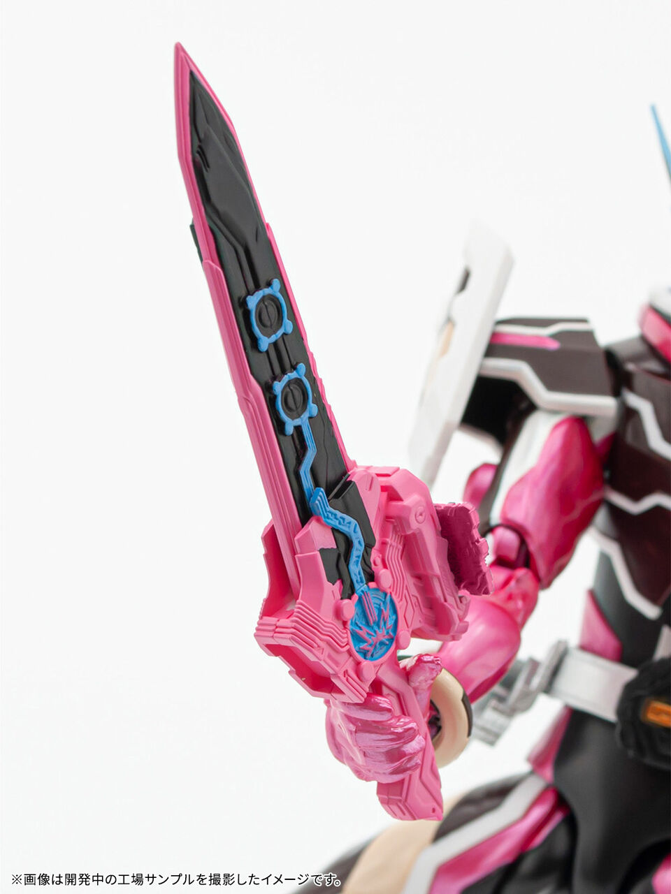 剣士集結！さらに……「S.H.Figuarts 仮面ライダースラッシュ」最新工場