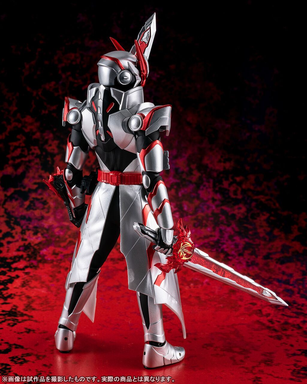 S.H.Figuarts 仮面ライダーセイバー ドラゴニックナイト約150mm対象年齢15歳