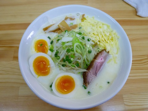 しろくま 牛乳らーめん+チーズ+たまご