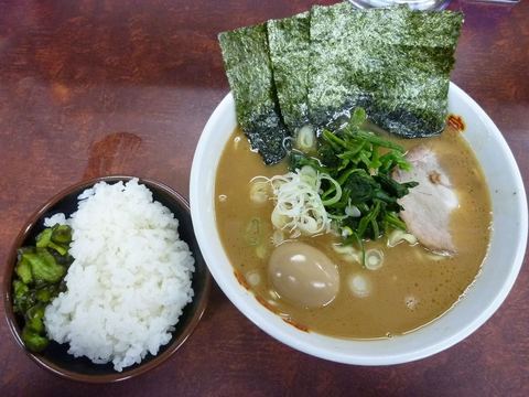 町田家オダサガ店ラーメン・味玉・半ライス