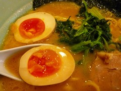 寅家 味玉ほうれん草