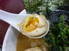町田家オダサガ店味玉とほうれん草