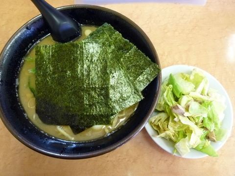 亀家 ラーメン+キャベチャー+うずらのたまご