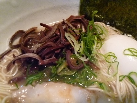 �����餲