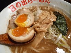 日の出らーめん・味玉・メンマ