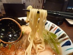 ���֡���