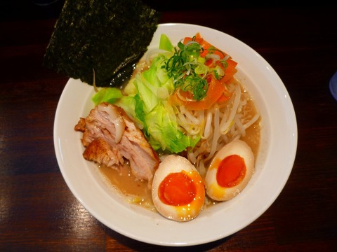 岩佐 塩とんこつ野菜+味玉