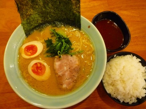 寅家 とんこつ醤油ラーメン他