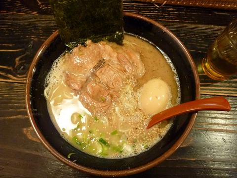 村田屋 らーめん・黒+玉子