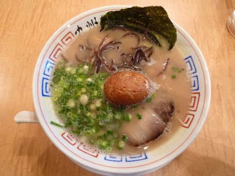 柳屋 白 味玉ラーメン・醤油・油少なめ・揚げ玉子