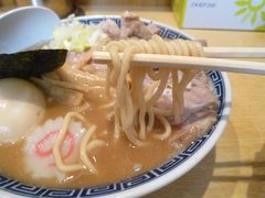 ���á���