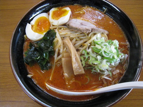 かしわ屋・激辛味噌らーめん+味付玉子
