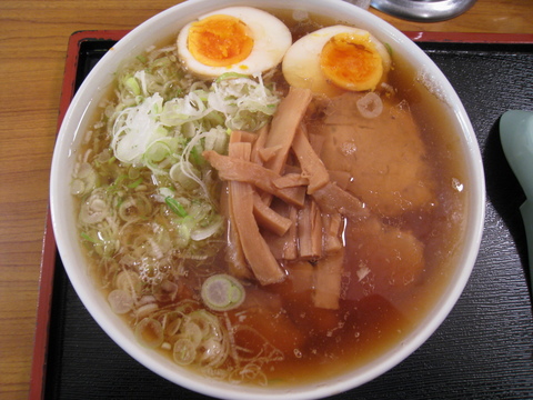 淵野辺大勝軒・らーめん・少なめ・ネギ多め+玉子
